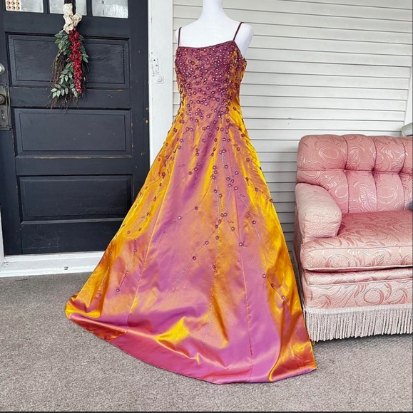 Cache hand beaded vintage gown! - Picture 5 of 6